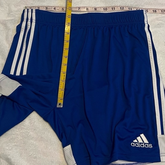 Adidas Blue & White Men’s Athletic Shorts Pockets Medium Pull On Elastic Waist - Picture 4 of 7
